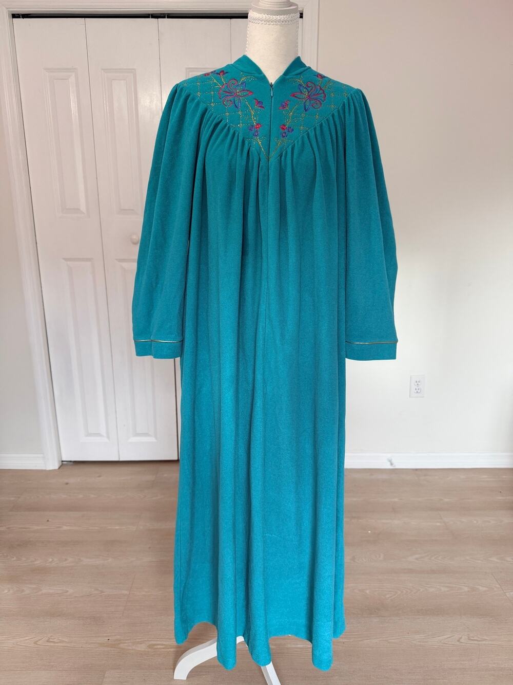 Vintage Vanity Fair Teal Velour Robe Embroidered Kaftan Housecoat Petite Large